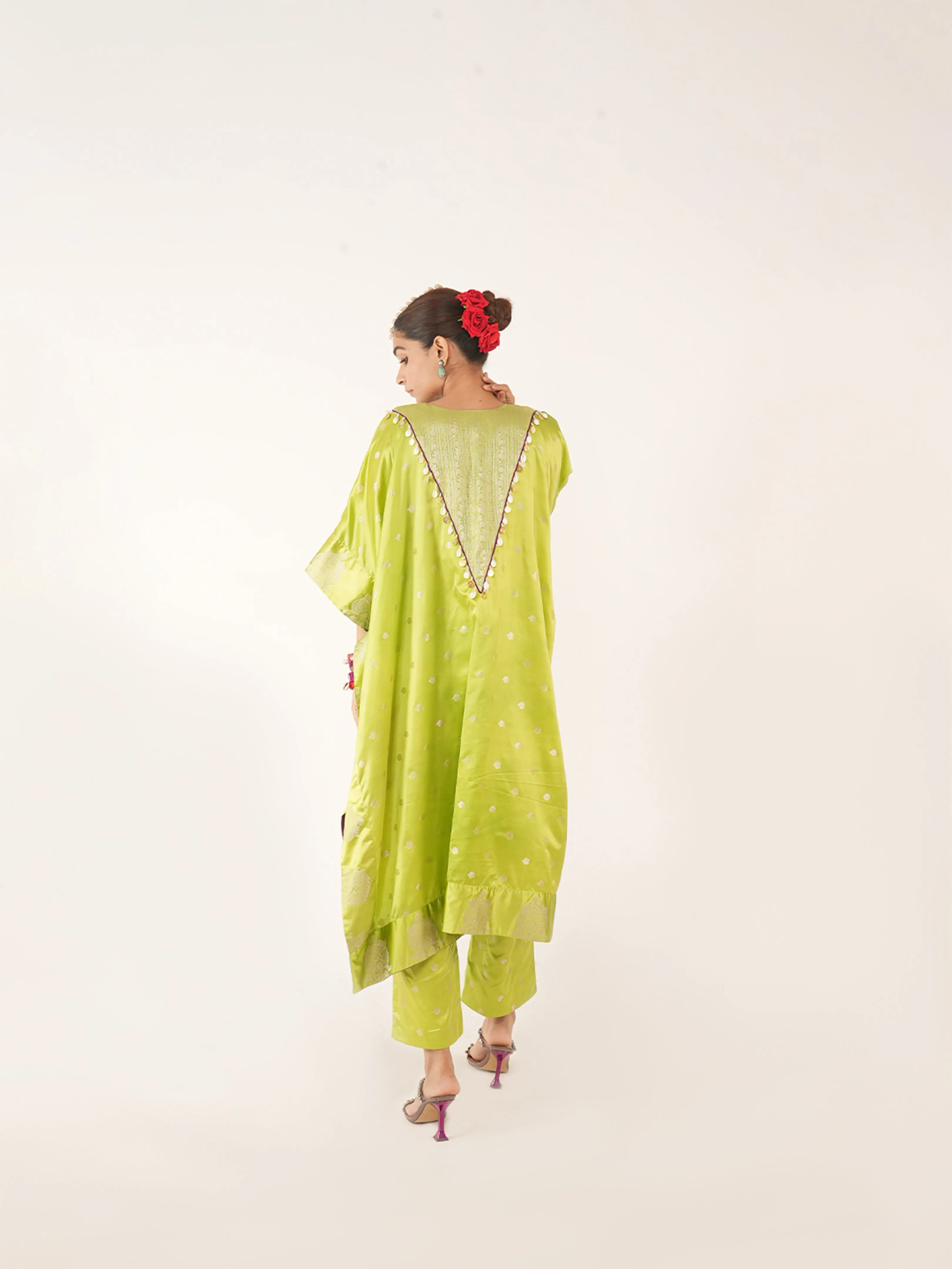 Pankhi Silk Kaftan In Green
